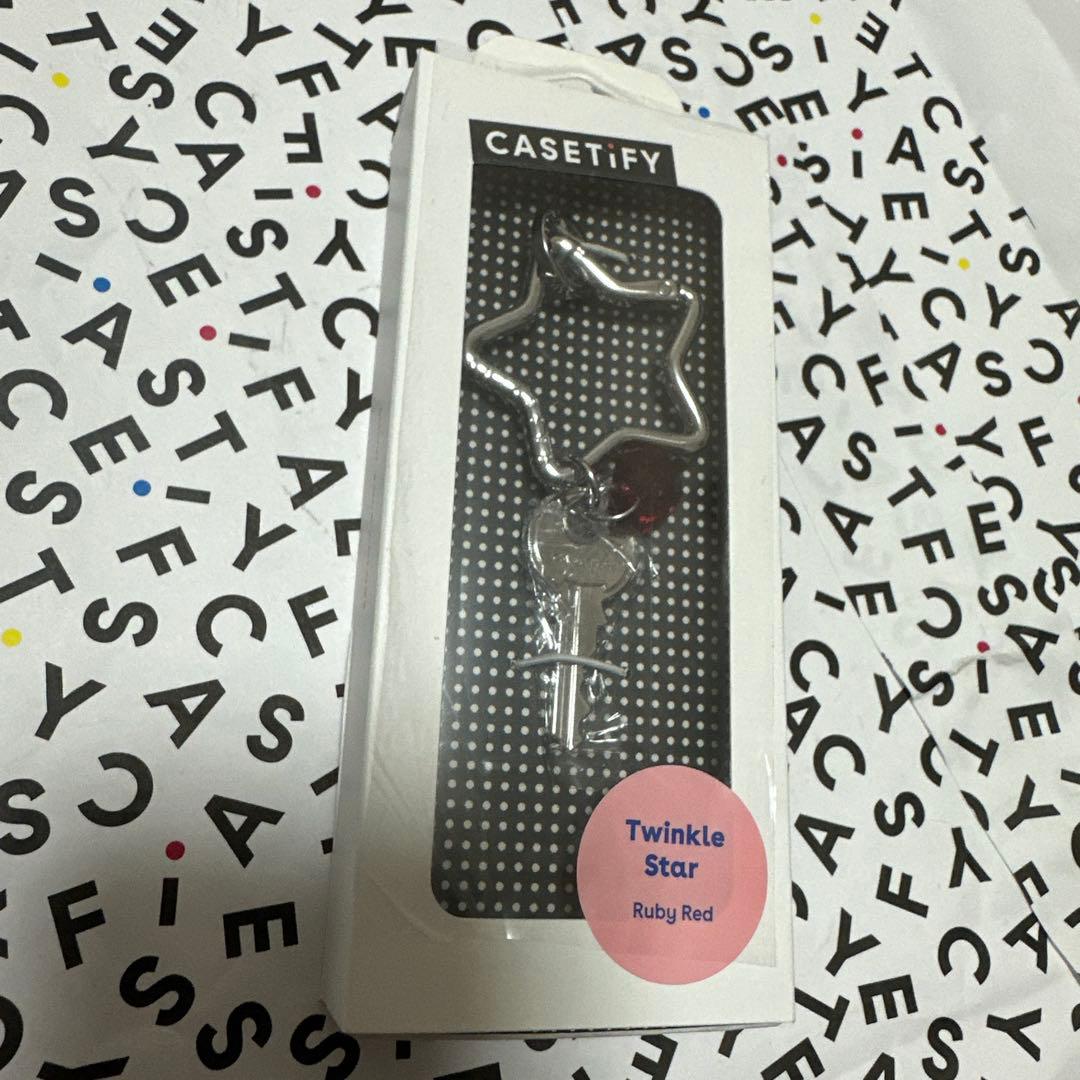 CASETiFY Twinkle Star キーチャーム - Ruby Red