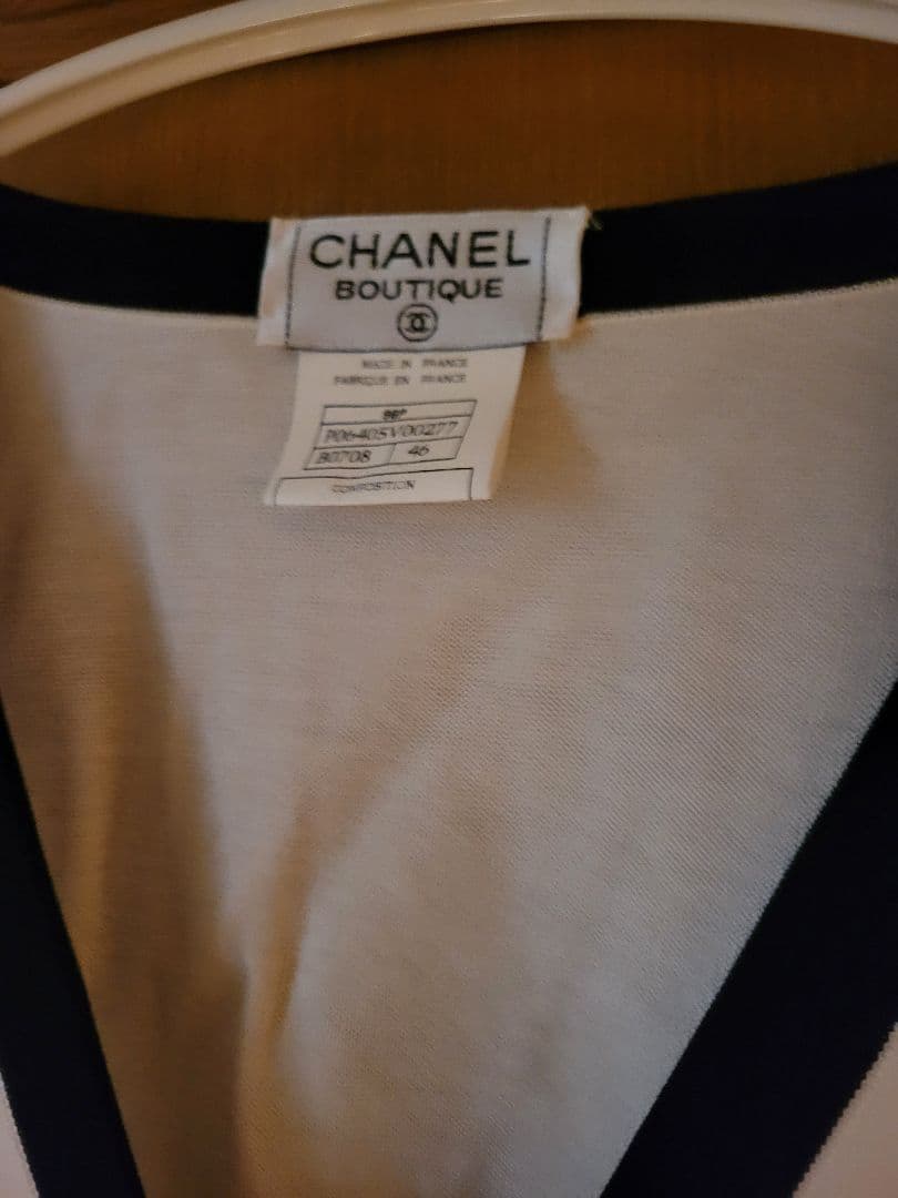 CHANEL BOUTIQUE Vネックカーディガン