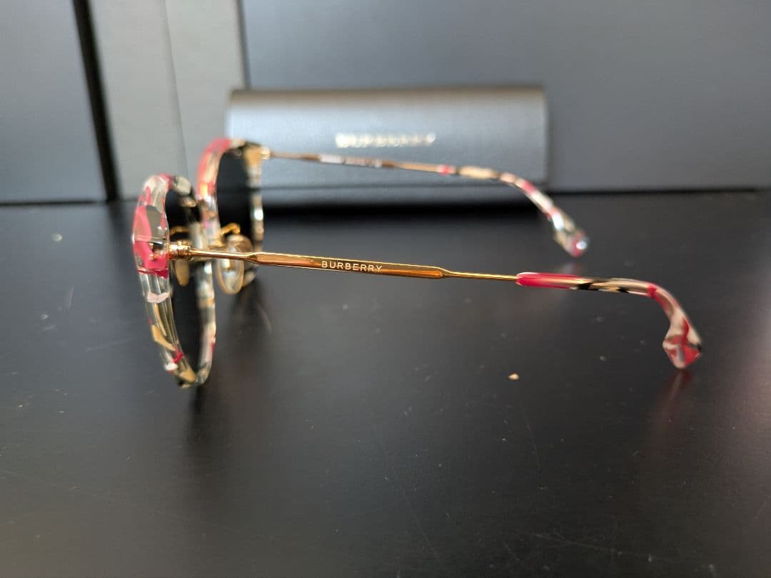 Burberry バーバリー キャットアイサングラス
