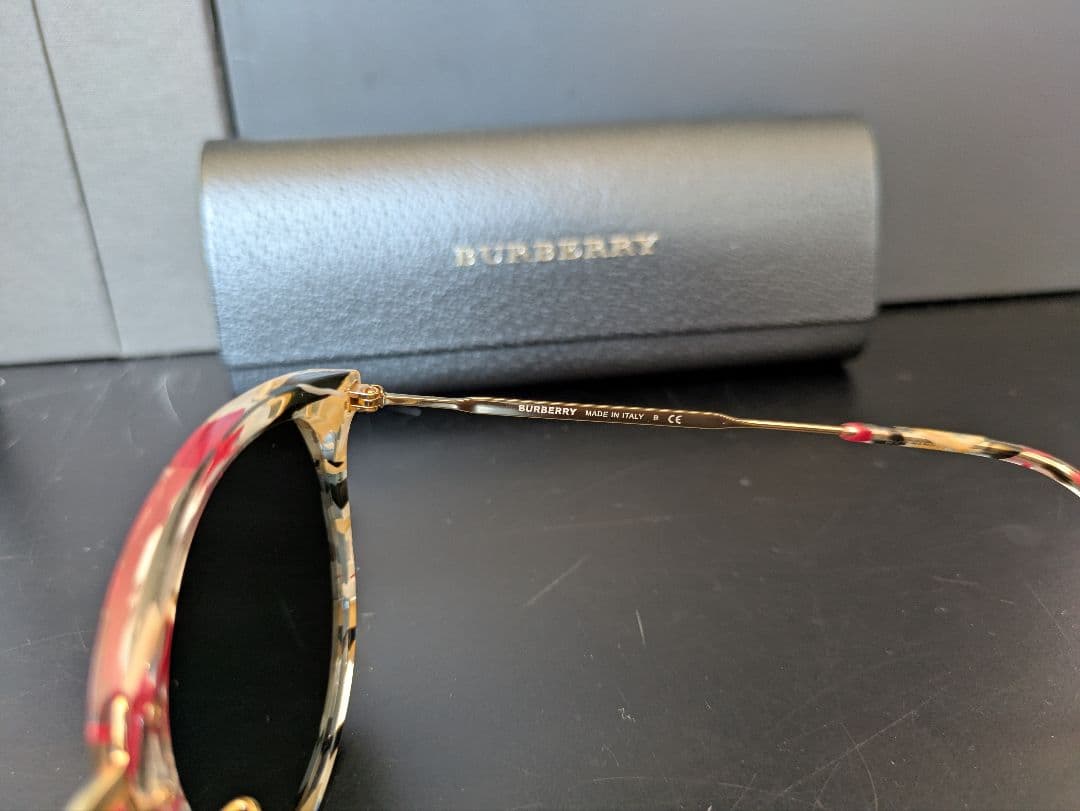 Burberry バーバリー キャットアイサングラス