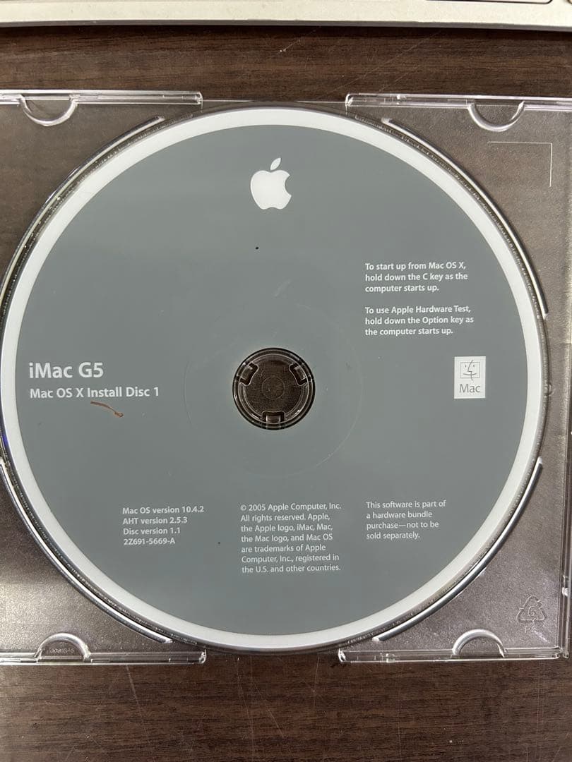 動作確認　iMacG5+iSightのモデルと付属品 DVDディスクとキーボード