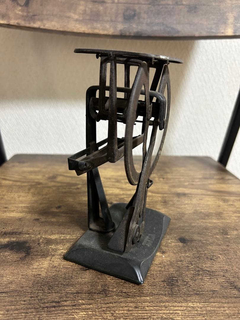 アンティーク金属製雑貨 レトロ機械式