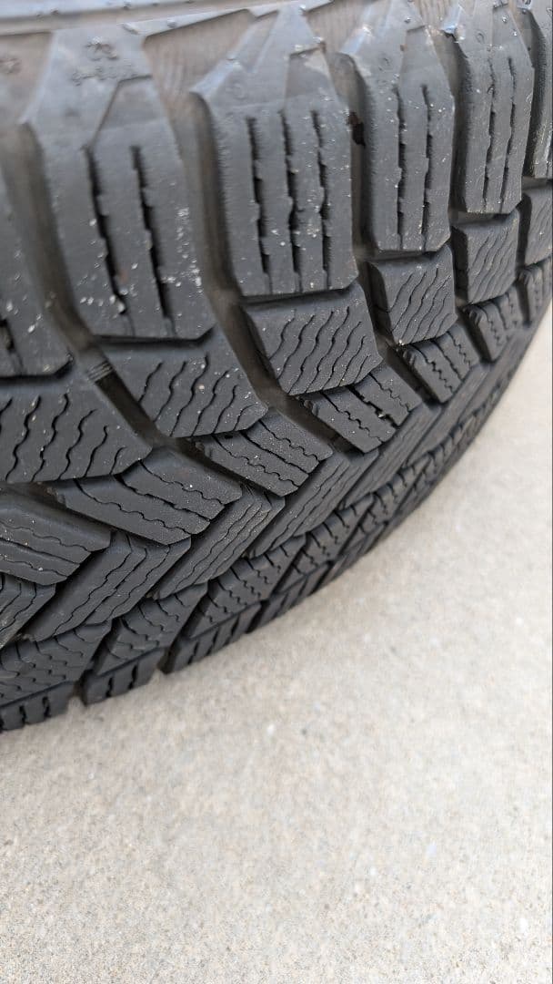 Q4 e-tronのAudi純正ホイールセット Michelinスタッドレス