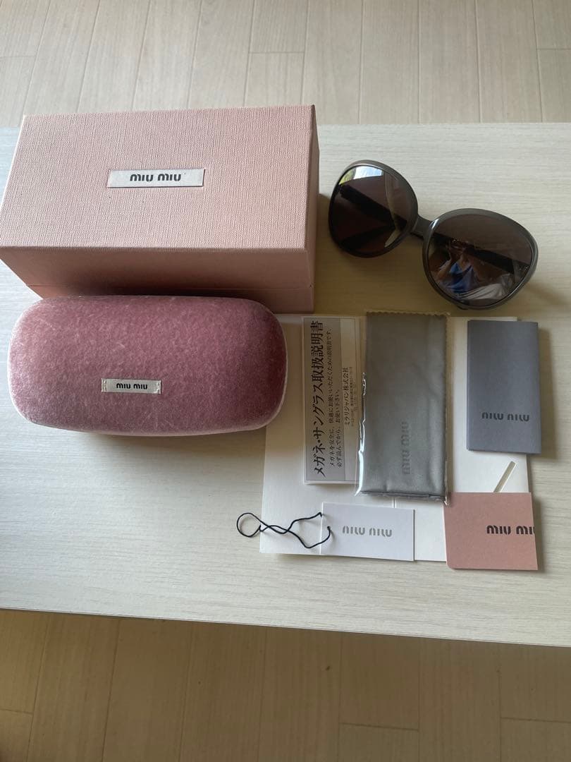 miu miu ベージュ系ラウンドサングラス