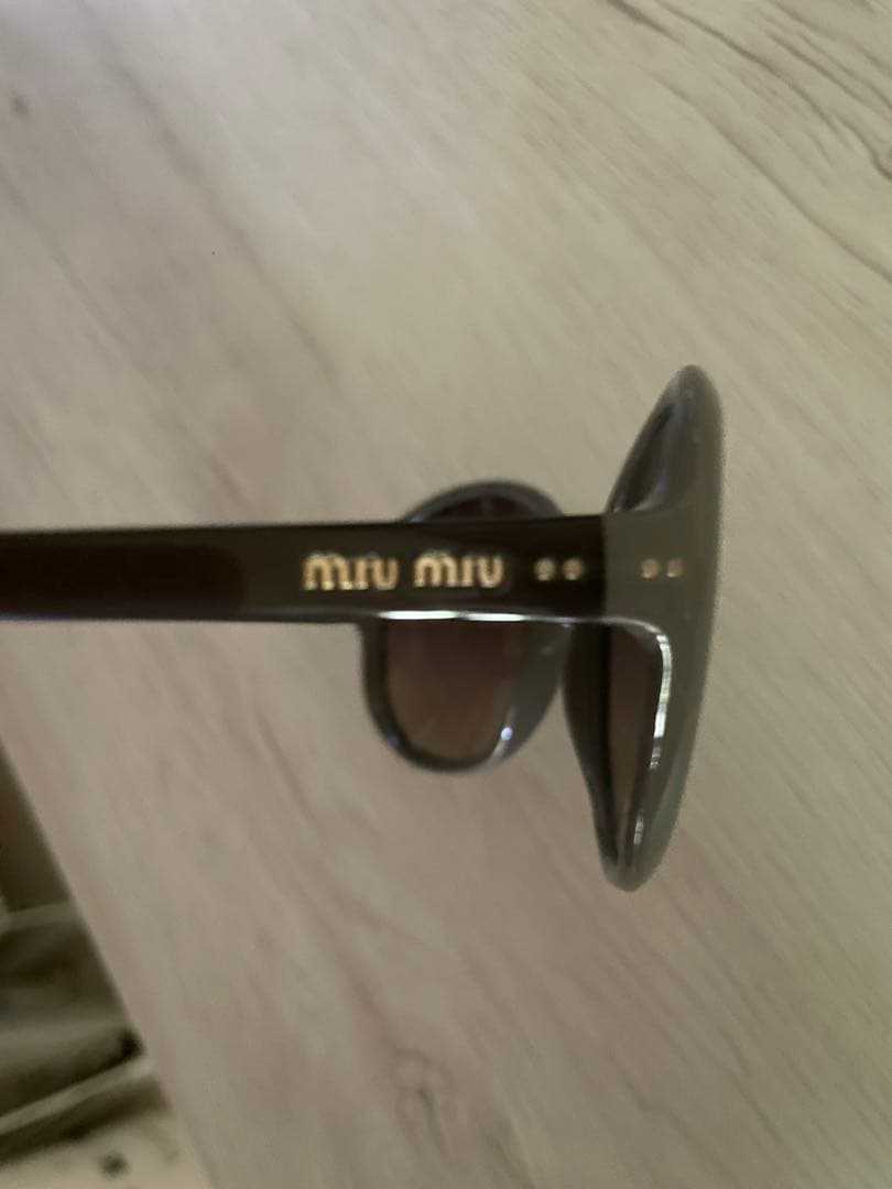 miu miu ベージュ系ラウンドサングラス