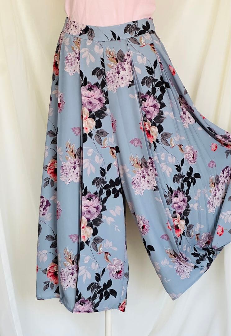LAURA ASHLEY フラワープリントプリーツパンツ