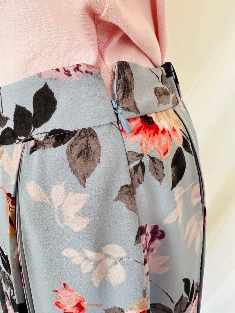 LAURA ASHLEY フラワープリントプリーツパンツ