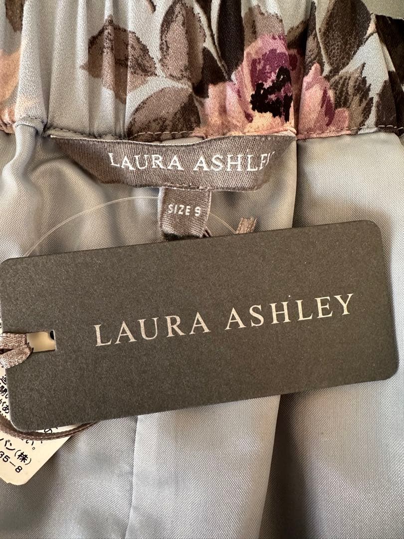 LAURA ASHLEY フラワープリントプリーツパンツ