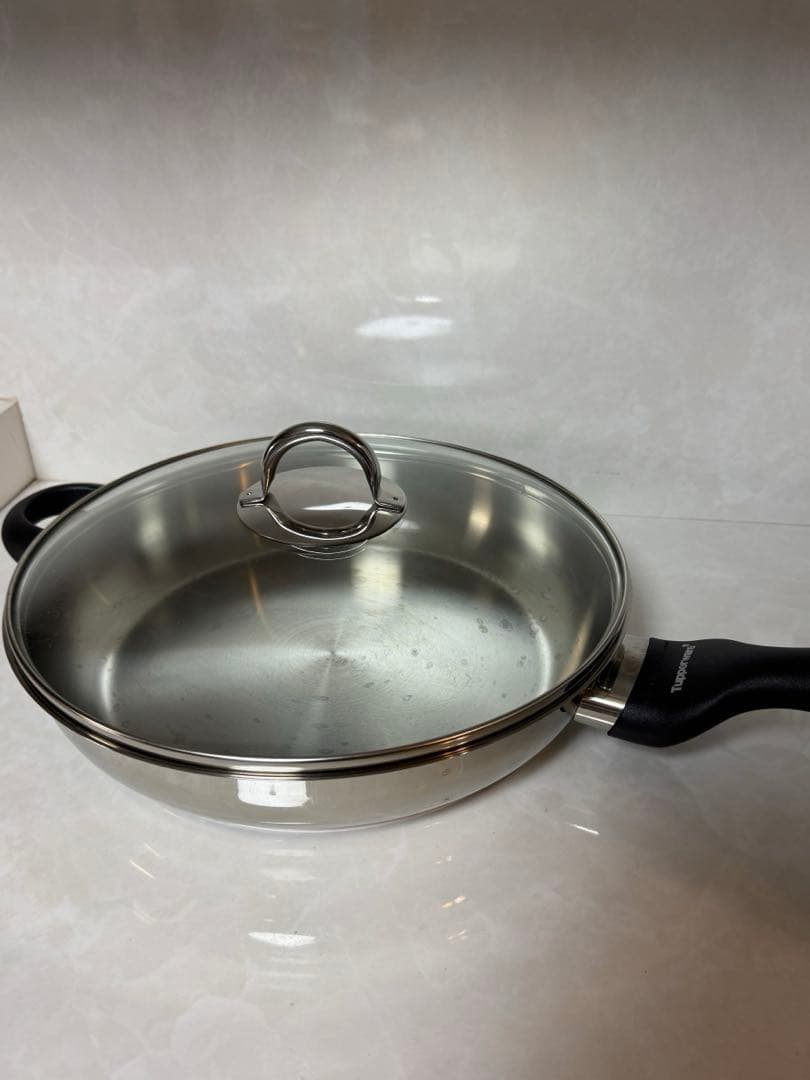 【新品未使用】Tupperwareフライパンフタ付き28cm