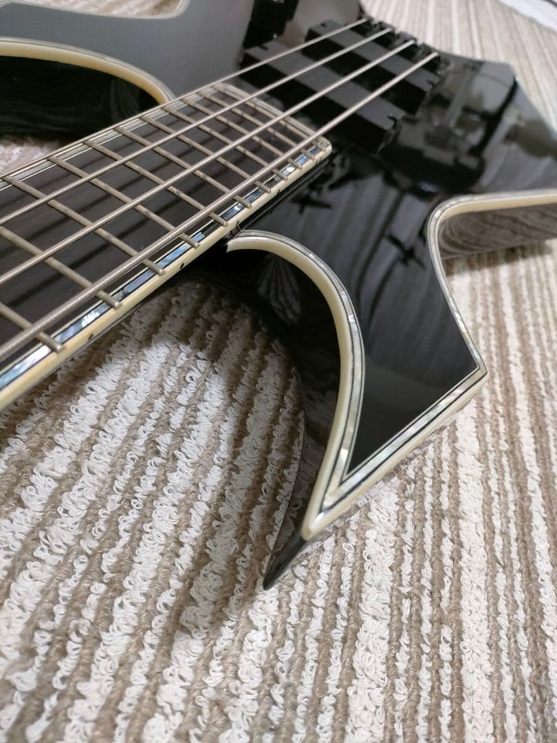 B.C. Rich Warlock NJ Deluxeベース使用感ありEMG搭載