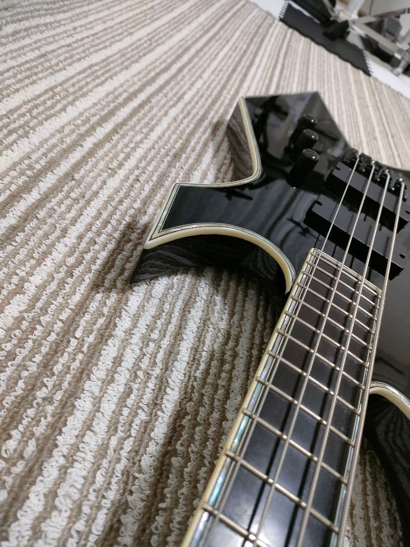 B.C. Rich Warlock NJ Deluxeベース使用感ありEMG搭載