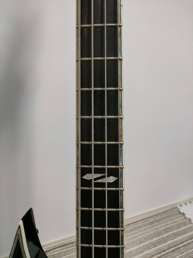 B.C. Rich Warlock NJ Deluxeベース使用感ありEMG搭載