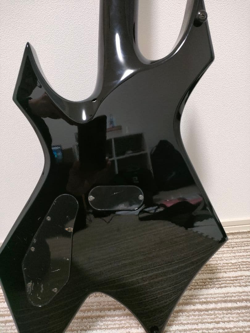 B.C. Rich Warlock NJ Deluxeベース使用感ありEMG搭載