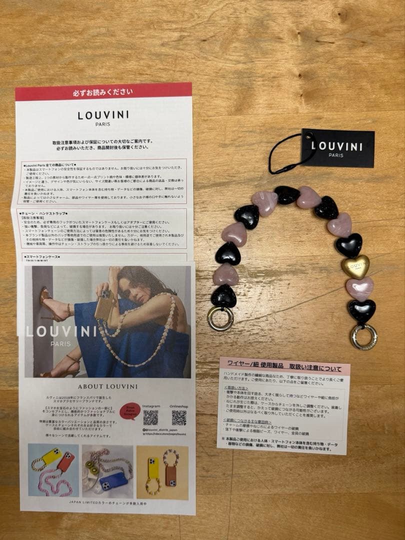 LOUVINI ハンドストラップ PETIT CUORE BLACK-PINK