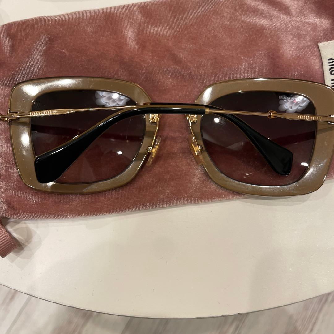 miu miu スクエアサングラス ケース付き　期間限定割引2000円