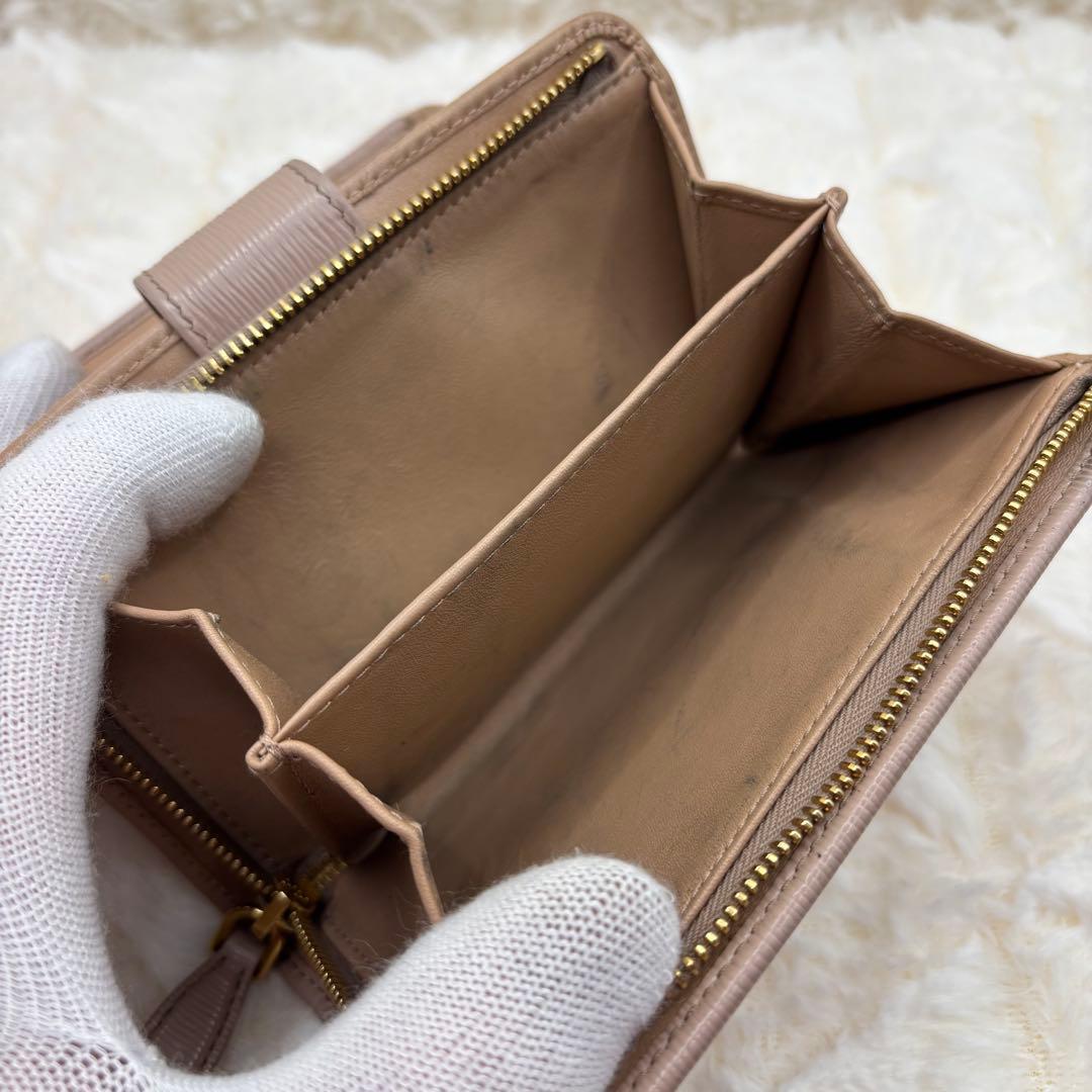 美品　プラダ✨ヴィッテロムーブ　L字ファスナー　　ベージュ　金ロゴ　折り財布