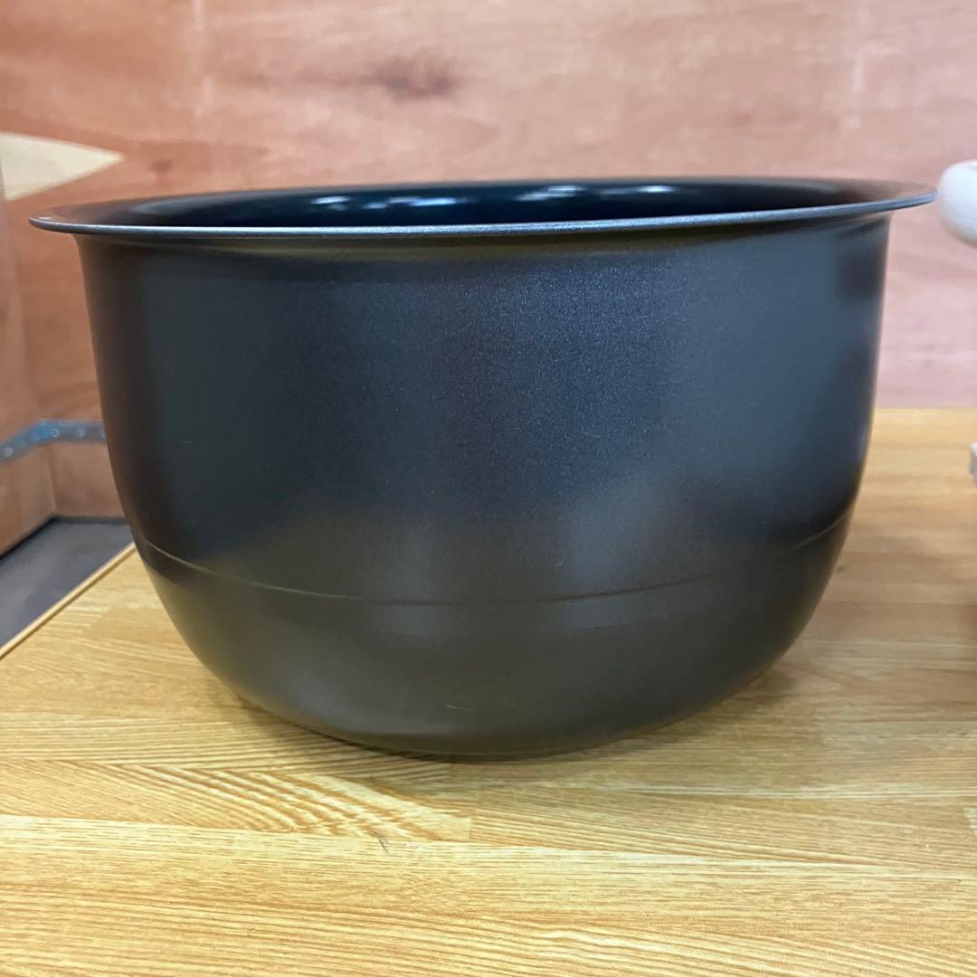 一都三県限定　配送無料　炊飯器　ZOJIRUSHI 象印　2023年製　5.5合