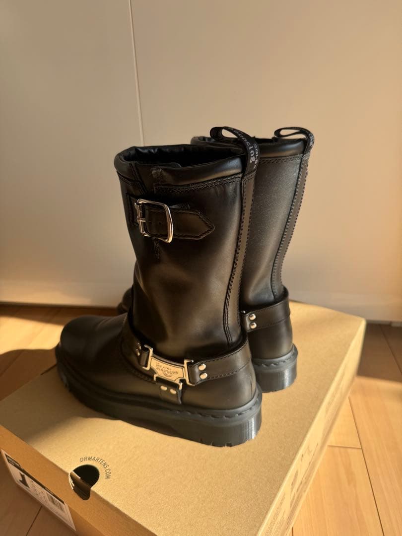 Dr. Martens ブラックレザーブーツ　アニストン