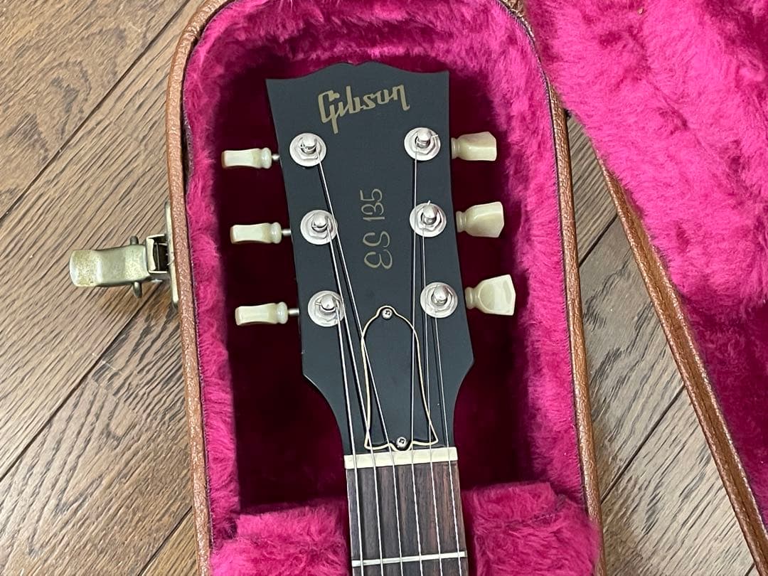 2001年製 Gibson ES-135 ブラック ビグスビー搭載