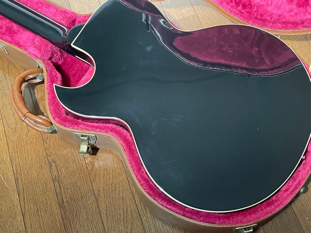 2001年製 Gibson ES-135 ブラック ビグスビー搭載