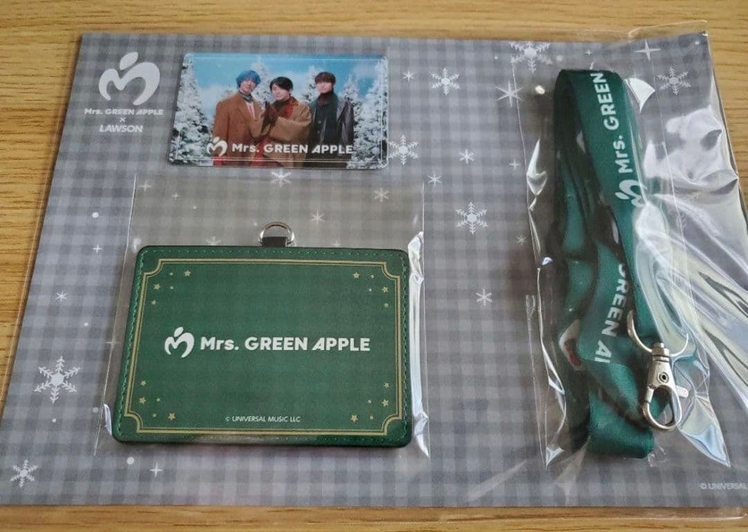 Mrs. GREEN APPLE ネックストラップ付きパスケース