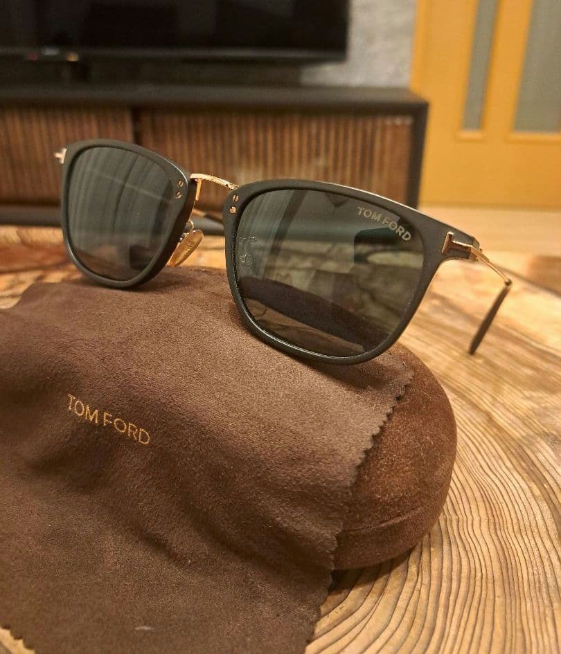 美品 TOM FORD サングラス TF672 02N トムフォード