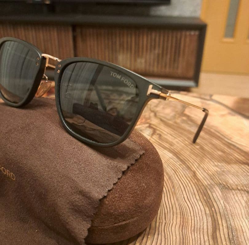 美品 TOM FORD サングラス TF672 02N トムフォード