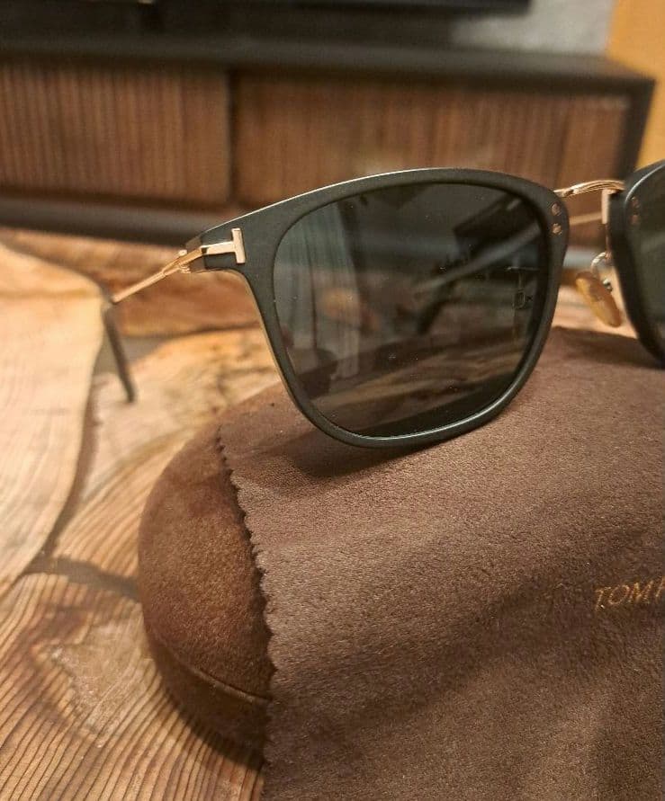 美品 TOM FORD サングラス TF672 02N トムフォード