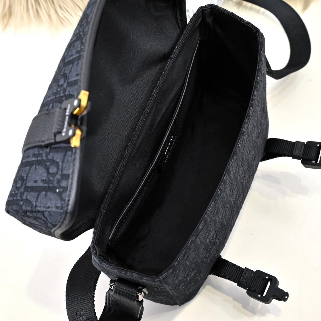 未使用 保管品✨ブラック メッセンジャーバッグ キャンバス × レザー