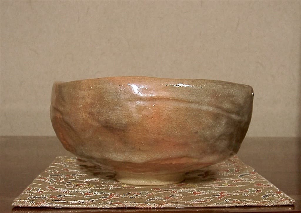 後楽園焼　田中波石作　赤楽四方茶碗　在銘　箱無　古物。