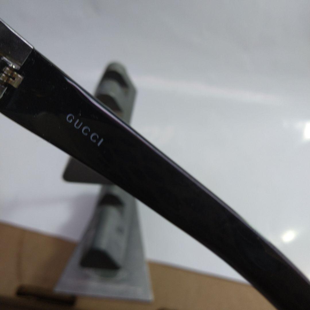 GUCCI スタッズ付きサングラス