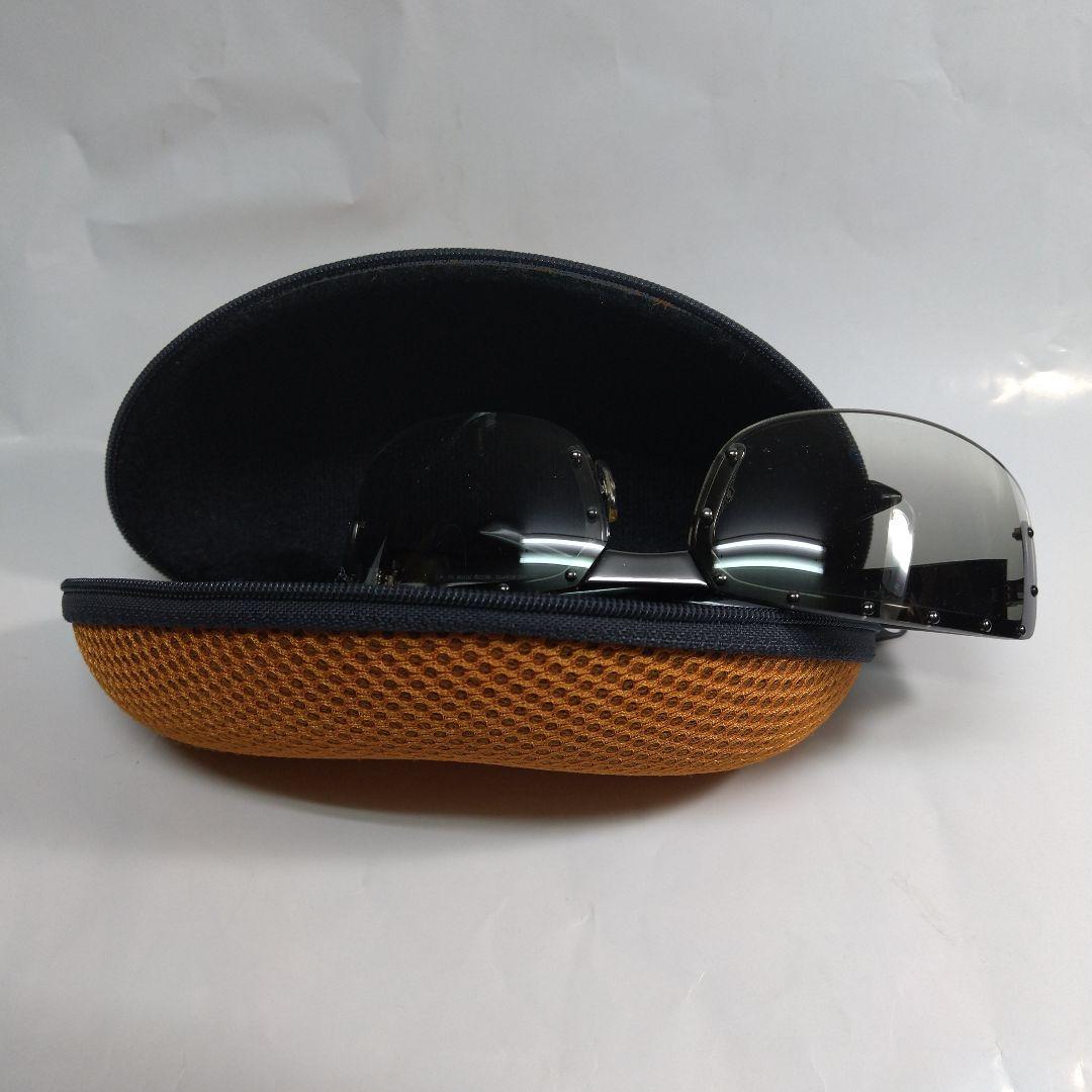 GUCCI スタッズ付きサングラス