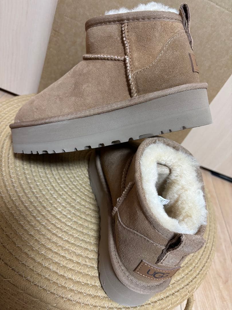 UGG 厚底23cm ふわふわベージュ ムートンブーツ