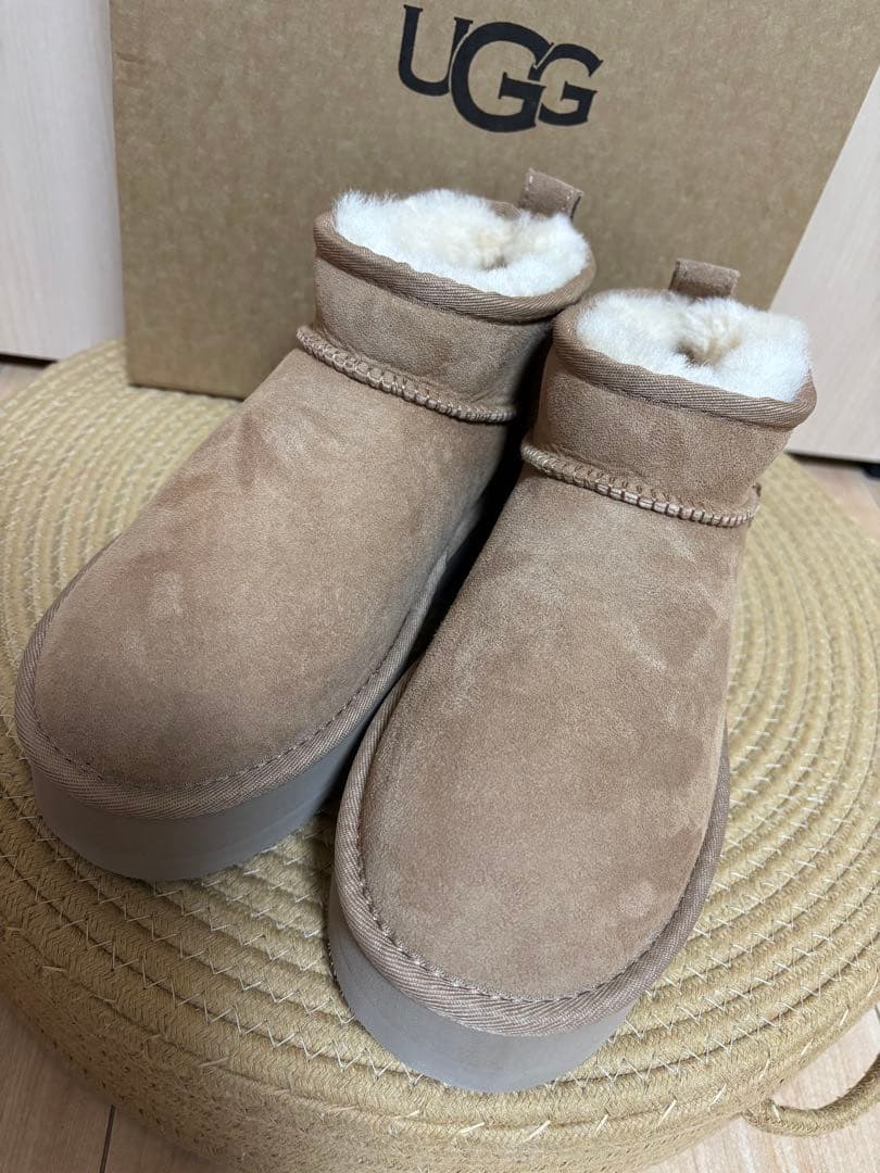 UGG 厚底23cm ふわふわベージュ ムートンブーツ