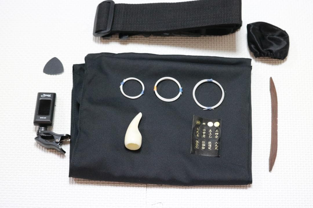 沖縄三線セット（人工皮張り）教本と初心者に必要なお得な付属品　新品未使用品