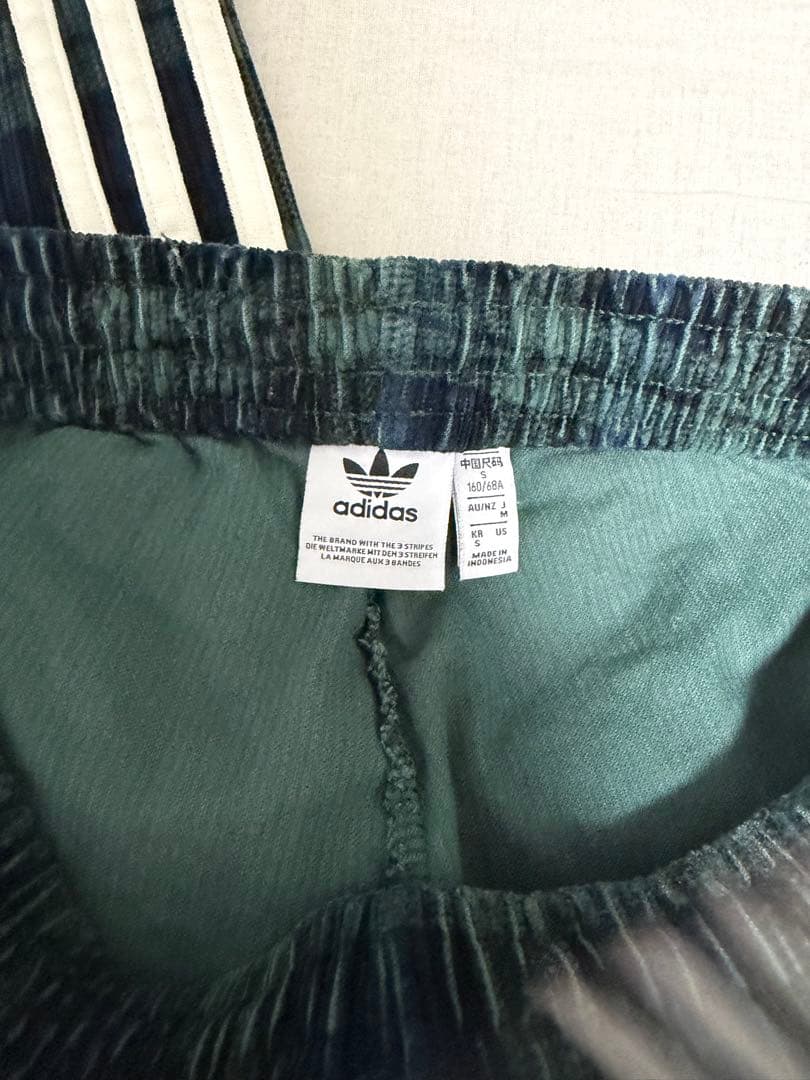 adidas コーデュロイ タータン ワイドレッグパンツ