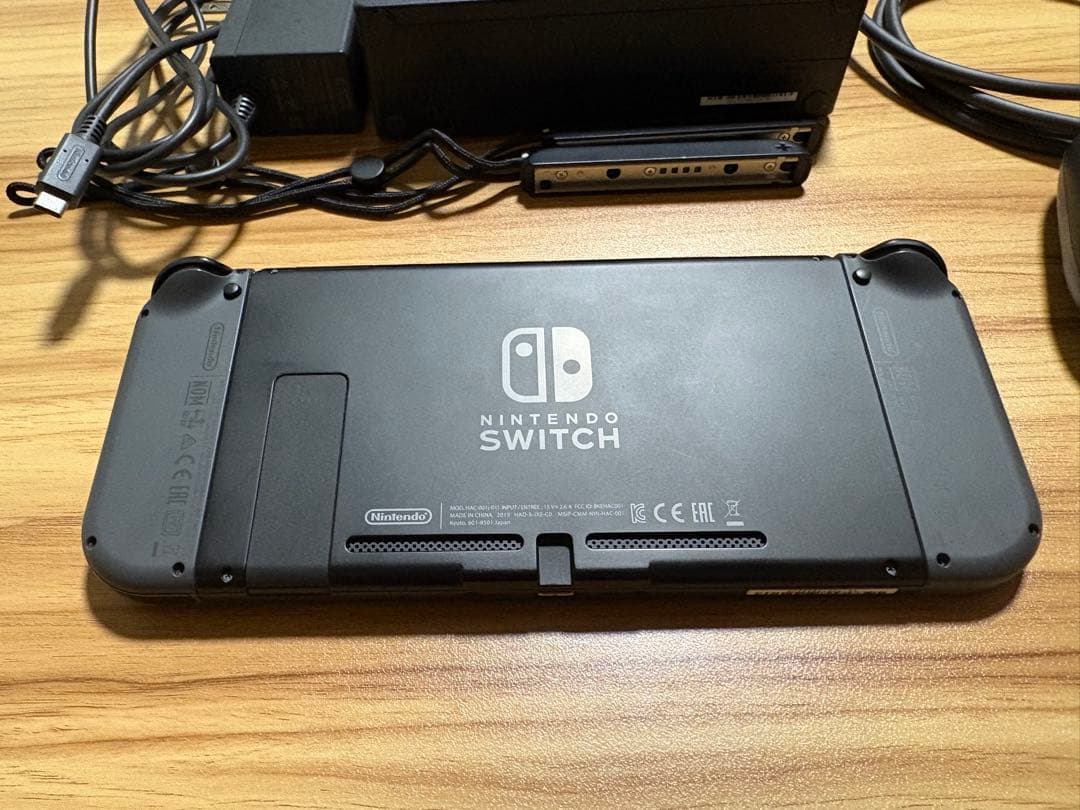 Nintendo Switch グレー 本体 付属品完備　液晶保護フィルム付