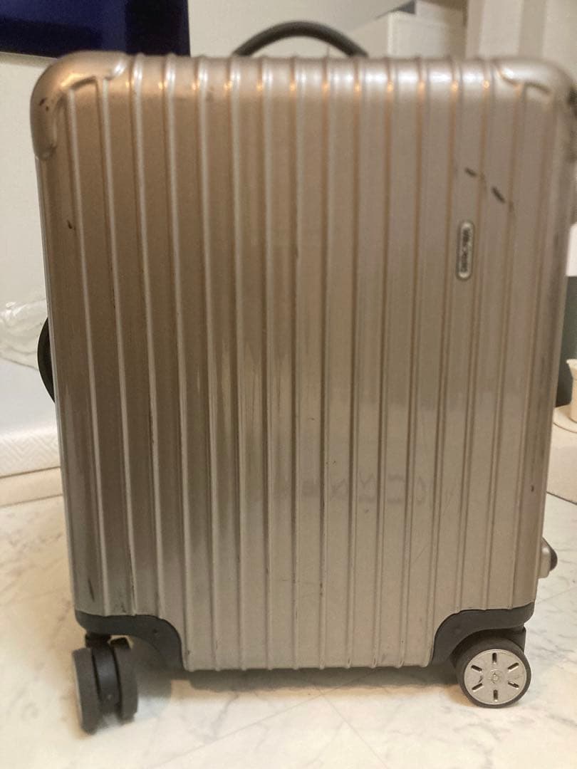 RIMOWA シルバー 中型スーツケース