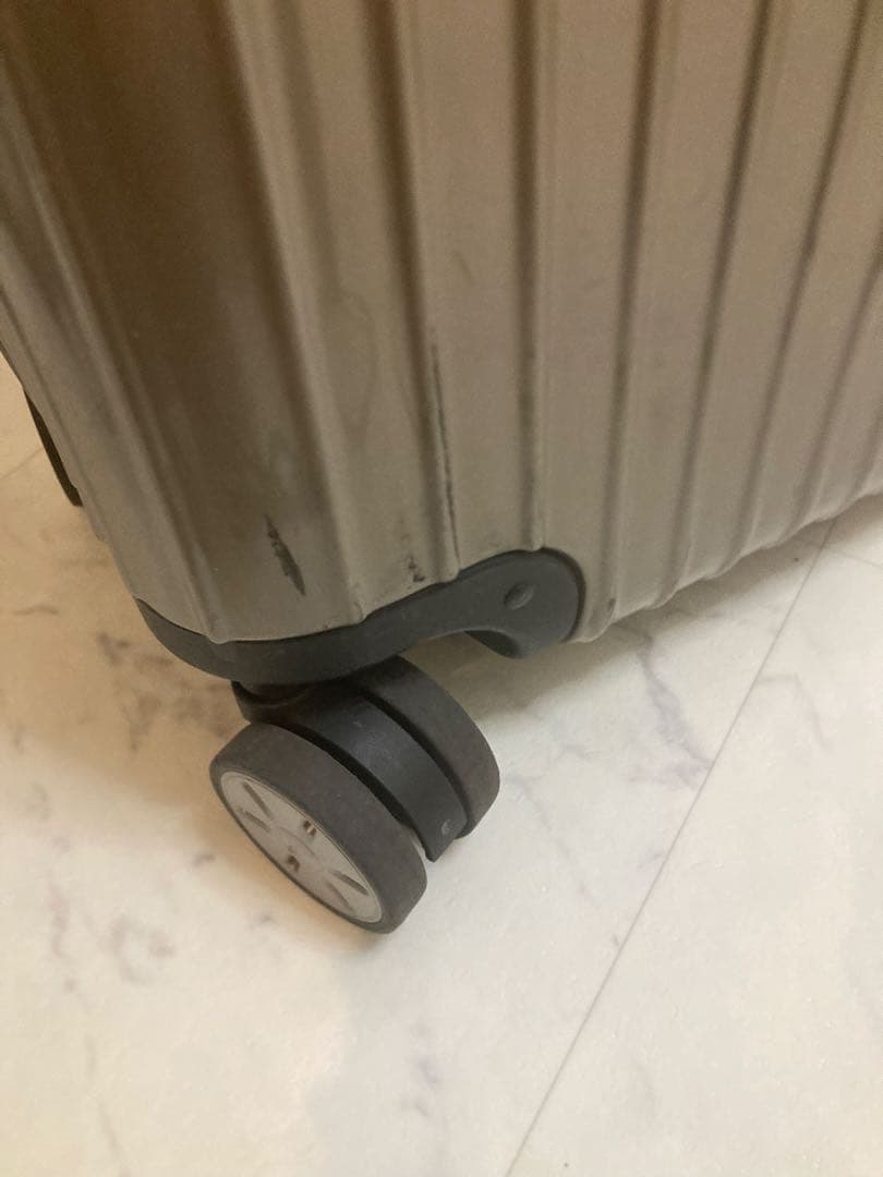RIMOWA シルバー 中型スーツケース