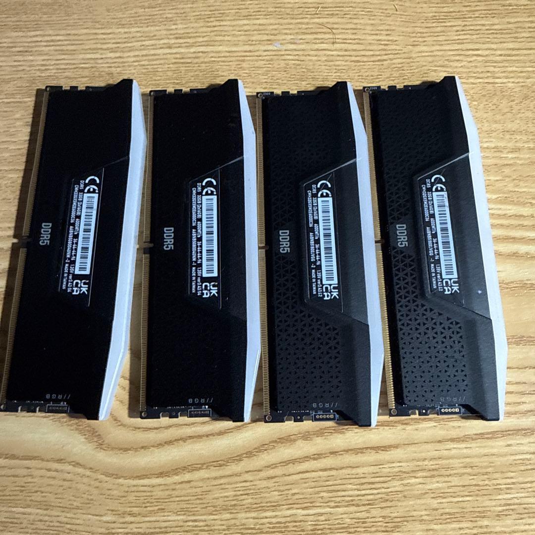 CorsairDDR5メモリ16GBバイト×4 多少汚れあり動作確認済み