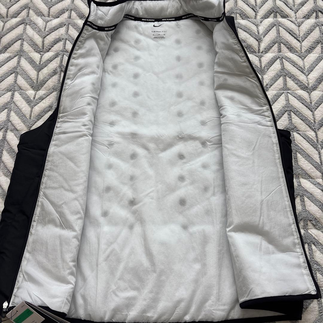 新品　ナイキ　メンズ　ランニングベスト　中綿　ブラック　黒　軽量　撥水　XL