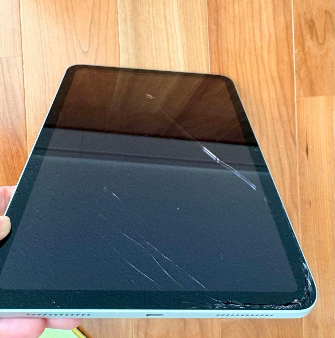 ポ*ポ様 Apple iPad 第10世代シルバー 画面ひび割れあり