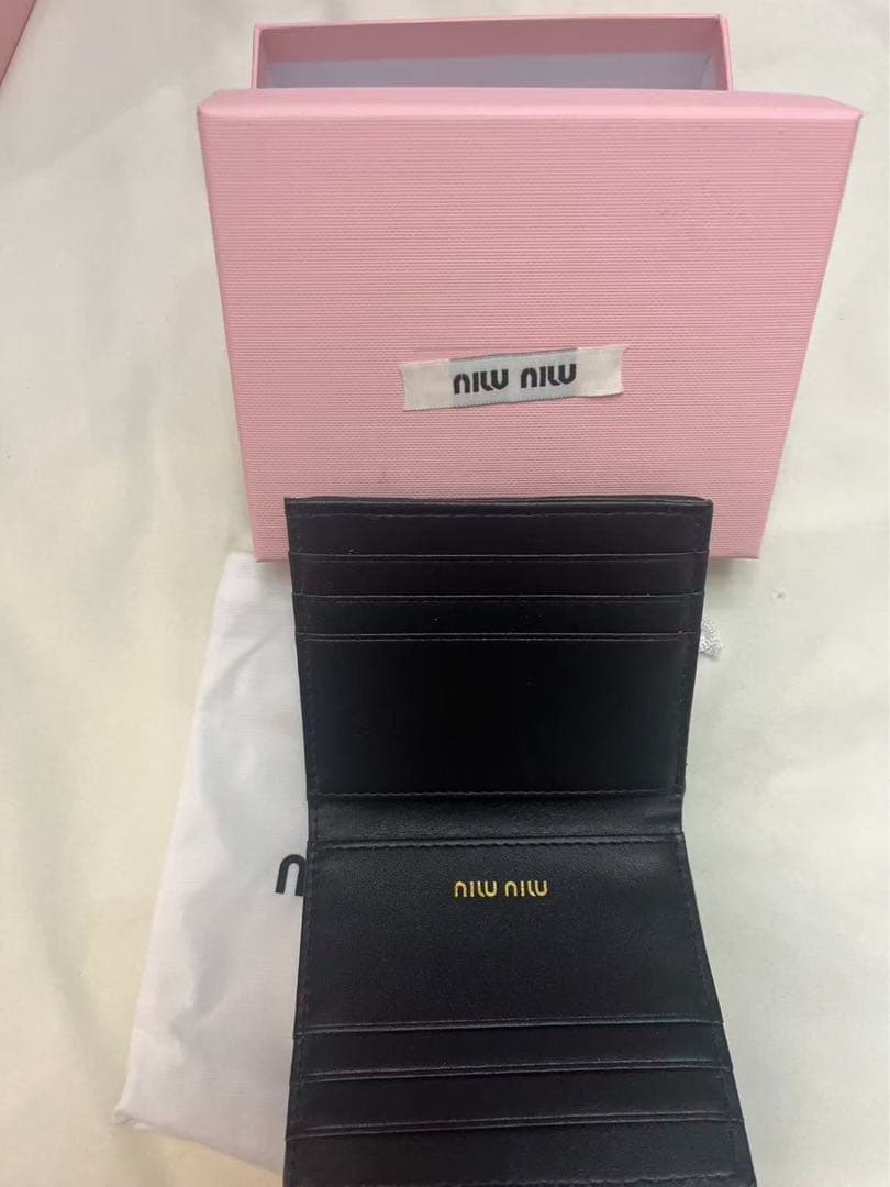 MIU MIU 中古黒皮革カードケース
