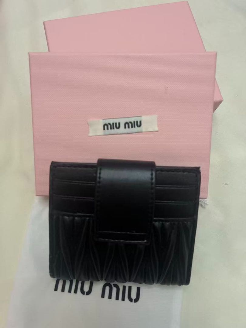 MIU MIU 中古黒皮革カードケース