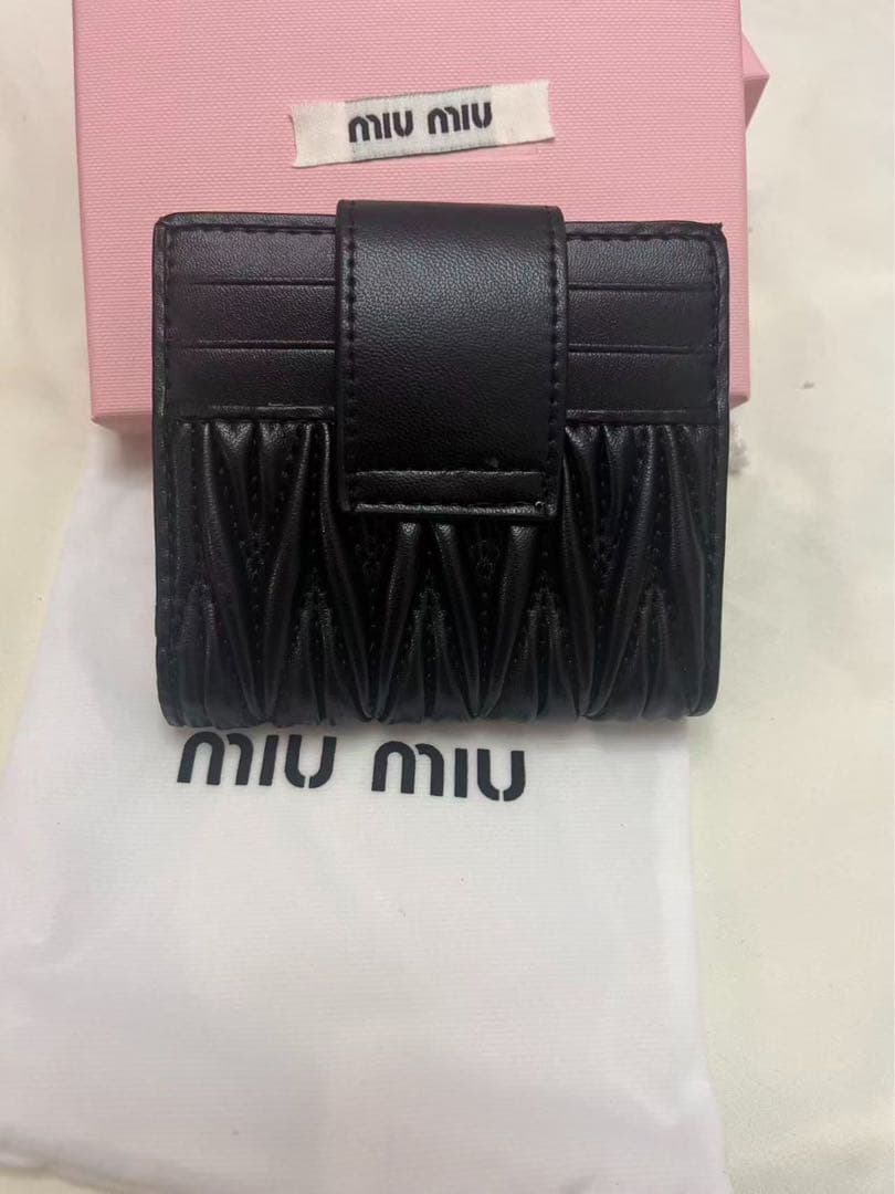 MIU MIU 中古黒皮革カードケース