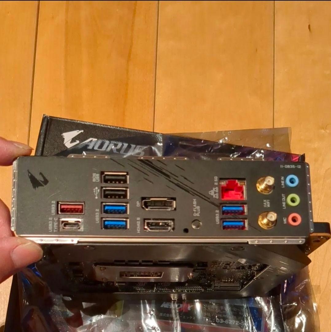 マザーボード GIGABYTE B560I AORUS PRO AX + I5 11400F