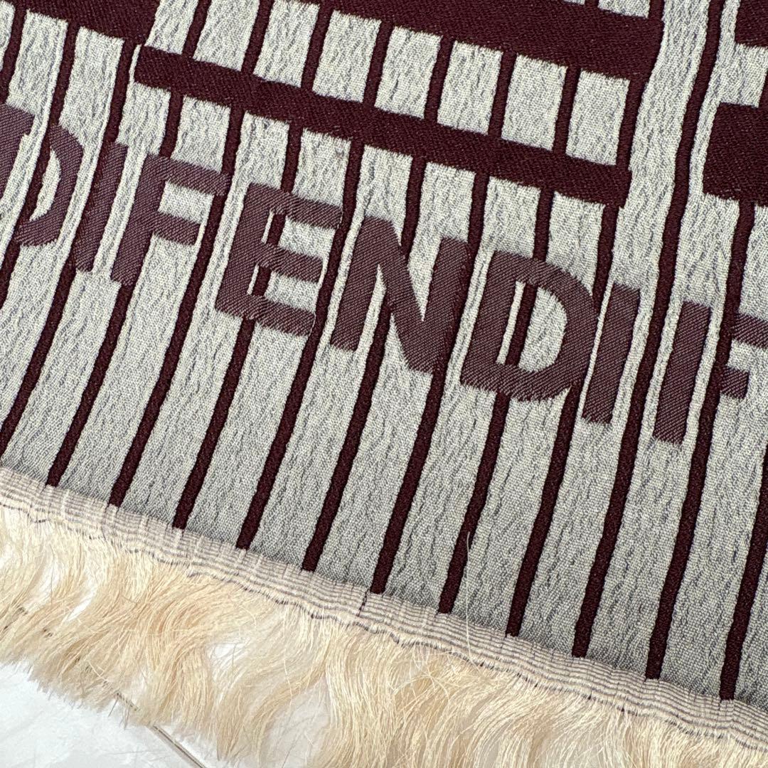 の*お様 フェンディ　FENDI ストール　ショール　スカーフ