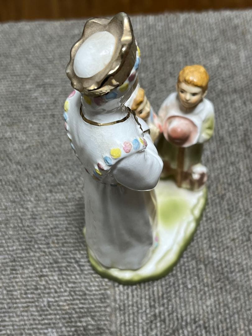サンミロ 日本ヴィンテージ 磁器　信徒と子供聖　フィギュア
