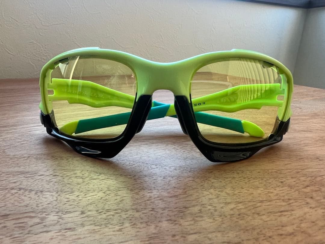 W*r様 Oakley スポーツサングラス ライムグリーン/ブラック　jawbo