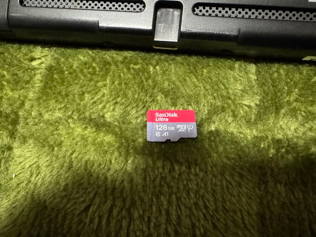 Switch本体、SDカード付き